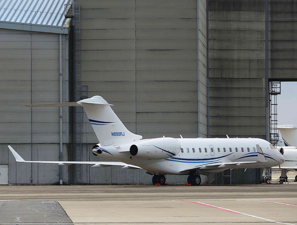 Bombardier Global 5000 (N989RJ) - I took this picture on Feb 21. 2018.