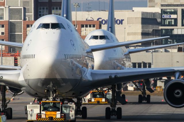 Boeing 747-400 (D-ABVS)