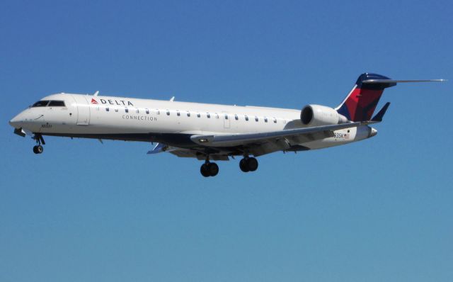 Canadair Regional Jet CRJ-700 (N633SK) - Landing on RWY 30