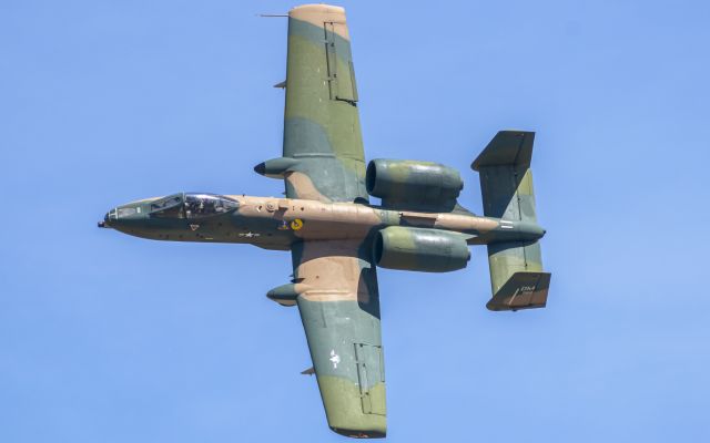 Fairchild-Republic Thunderbolt 2 (81-0962) - Giving the crowd an excellent view of, in my opinion, the best A-10 livery to date! From the 2022 Wings Over Columbus Air Show.