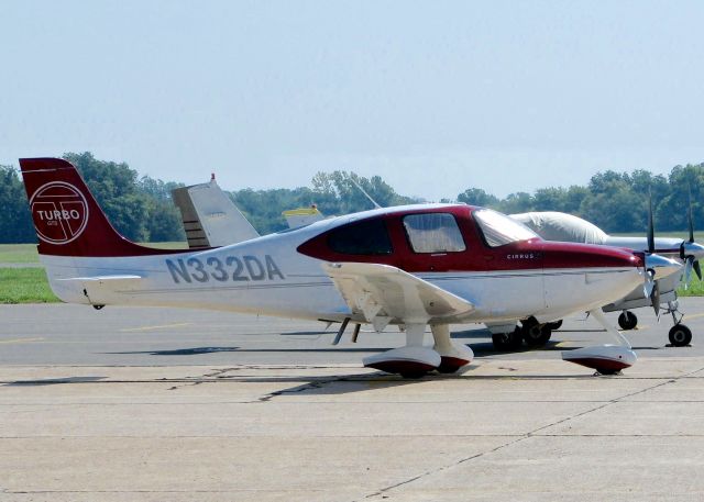 Cirrus SR-22 (N332DA) - At Downtown Shreveport.