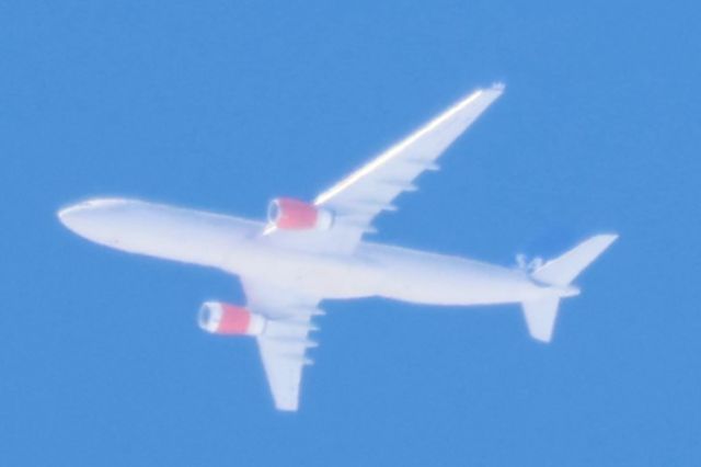 Airbus A330-300 (LN-RKM) - LN-RKM Airbus A-330 343X SAS Scandinavian Air Lines SK909 De Copenhagen CPH. Vers New Wark EWR. Altitude 11887 Mètres. Vitesse 874 KM/H.  Survolant la ville de Lavaltrie QC. Le 09-04-2025 à13:43.