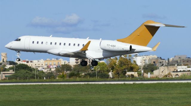 Bombardier Global Express (T7-AAA) - On landing RW31
