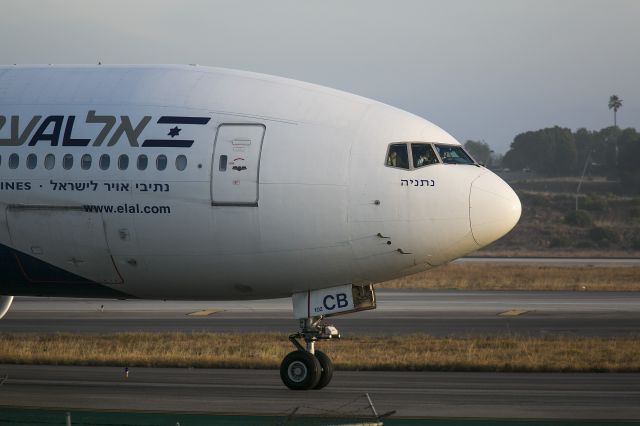 Boeing 777-200 (4X-ECB) - This Boeing 777 is on taxiway Delta towards the Bradley International Terminal at LAX (Los Angeles, California USA) 