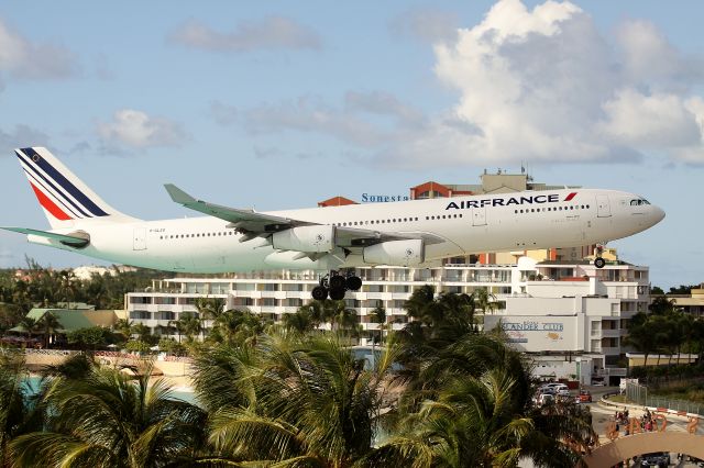 Airbus A340-300 (F-GLZO)