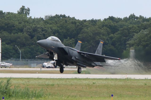 McDonnell Douglas F-15 Eagle (88-1700) - A USAF F-15E, 88-1700, c/n 1109/E084, from the 4th Fighter Wing, 336th Fighter Squadron, Seymour Johnson AFB, NC, departs RWY 25 on 18 Jul 2016 after the 2016 Toledo Air Show.