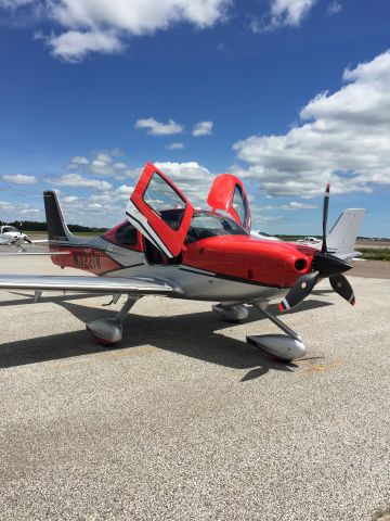 Cirrus SR-22 (N322TN)
