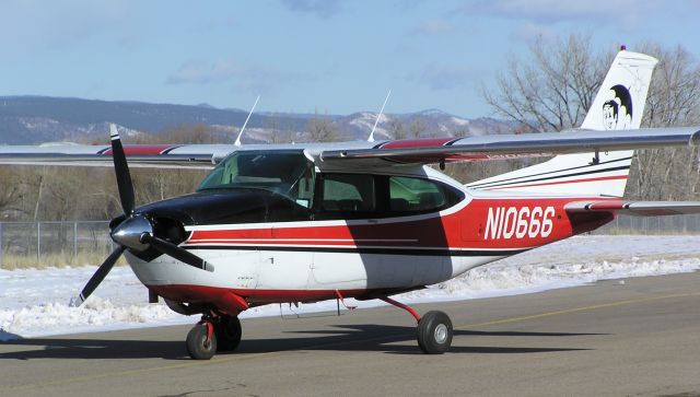 Cessna Centurion (N10666) - Detroit Weatherman Sonny Elliot's old aircraft. RIP 11/16/12