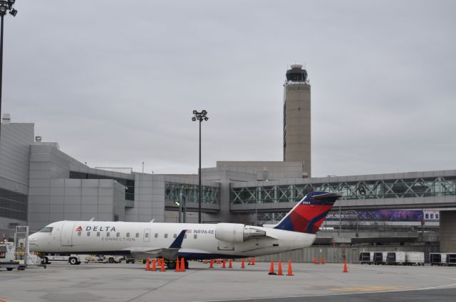 Canadair Regional Jet CRJ-200 (N8964E)