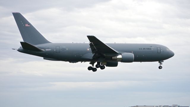 Boeing Pegasus (N463FT) - BOE463 on final to Rwy 16R to complete a EWA flight on 10.24.16. (ln 1067 / cn 34054).