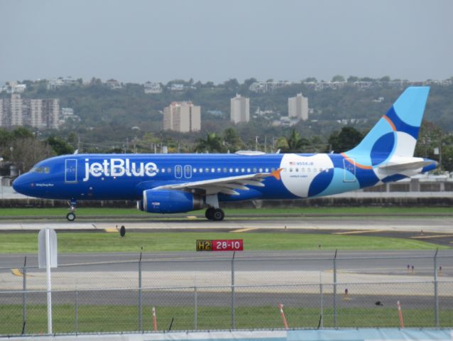 Airbus A320 (N558JB)