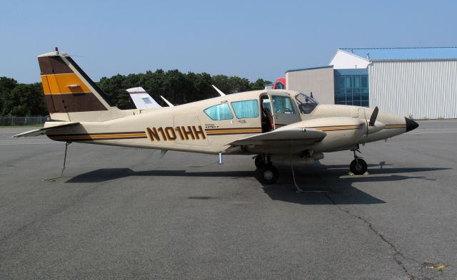 Piper Aztec (N101HH) - Old, but still a very good twin engine aircraft!