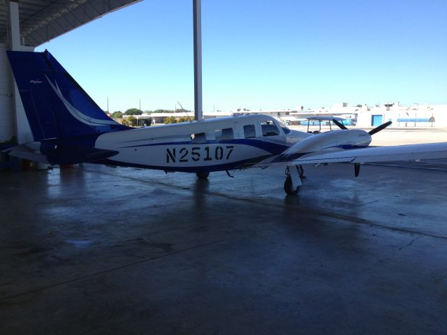 Piper Seneca (N25107)