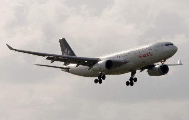Airbus A330-200 (N279AV)