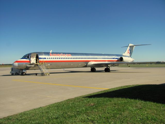 McDonnell Douglas MD-82 (N7537A) - SIU/AAL Career Day