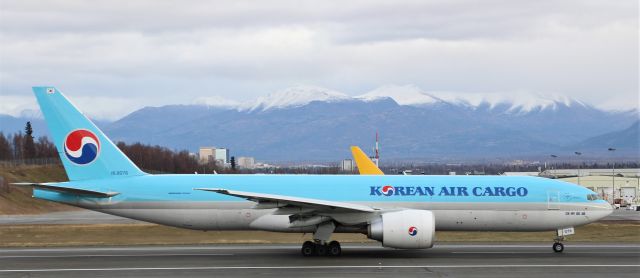 Boeing 777-200 (HL8076)