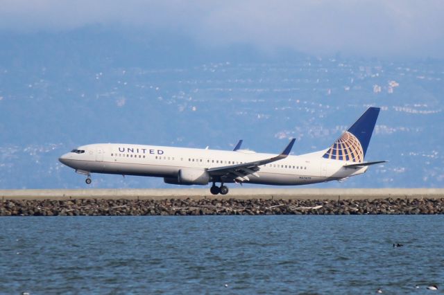 Boeing 737-900 (N37470)