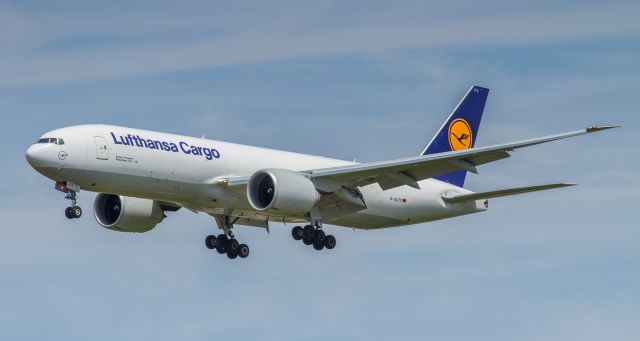 Boeing 777-200 (D-ALFC)