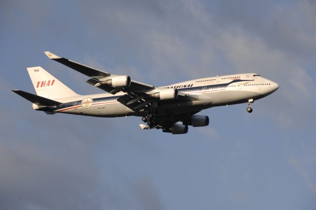 Boeing 747-400 (HS-TGP) - Final Approach to Narita Intl Airport R/W34L on 2011/4/29 50th Anniversary c/s