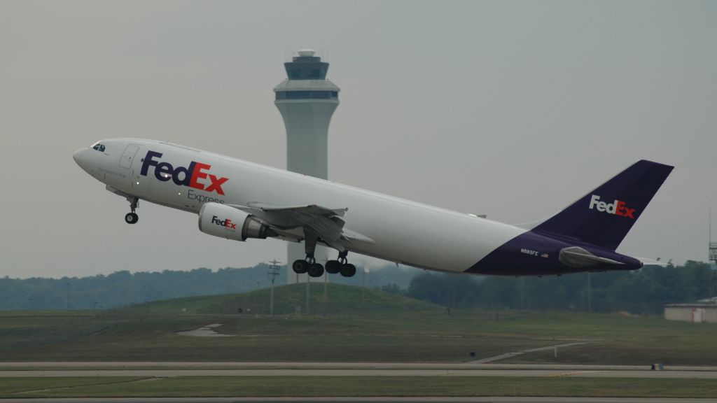 Airbus A310 (FDX531) - FDX 531 Heavy taking off from KCVG on a late sunday evening to KMEM    N685FE