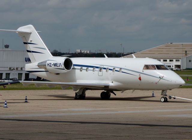 Canadair Challenger (HZ-MEJ1)