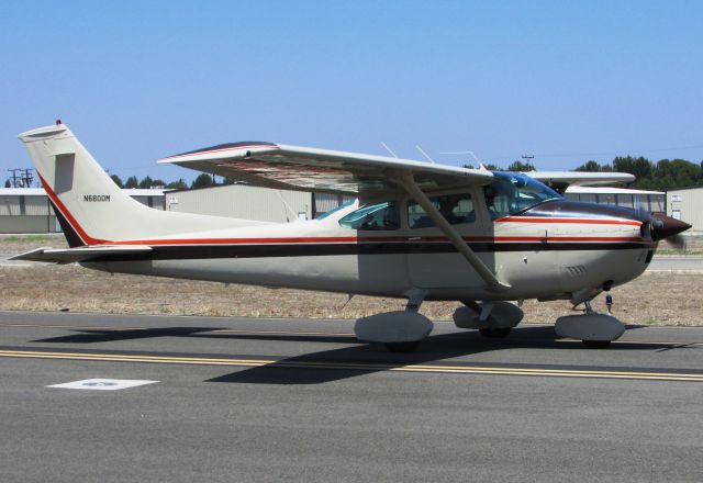 Cessna Skylane (N6800M) - Taxiing at Fullerton