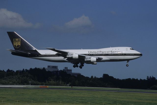 BOEING 747-100 (N671UP) - Short Final at Narita Intl Airport Rwy16R on 1998/09/20