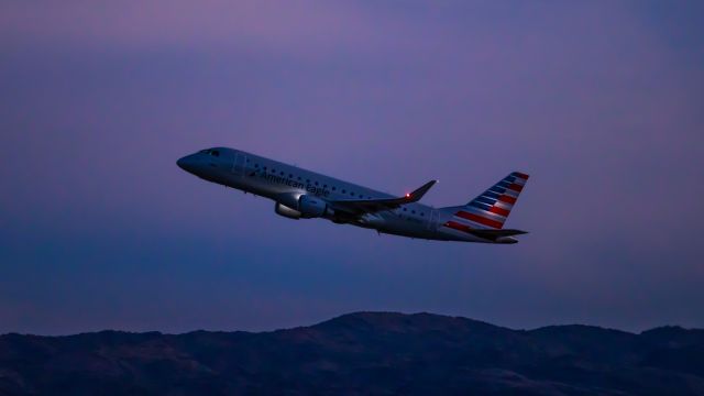 Embraer 175 (N517SY) - American Eagle ERJ 175 taking off from PHX on 8/20/22. Taken with a Canon 850D and Rokinon 135mm f/2 manual focus lens.