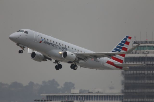 Embraer 170/175 (N202NN)