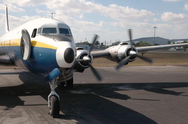 Douglas DC-6 (N70BF)