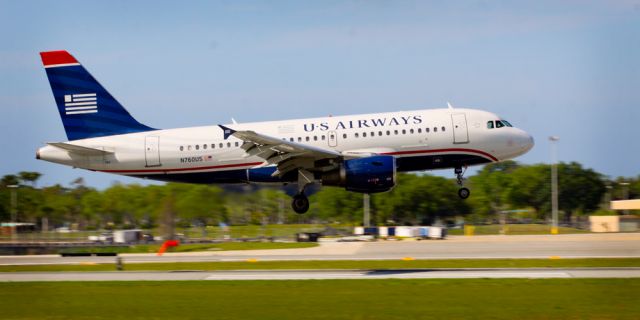 Airbus A319 (N760US)