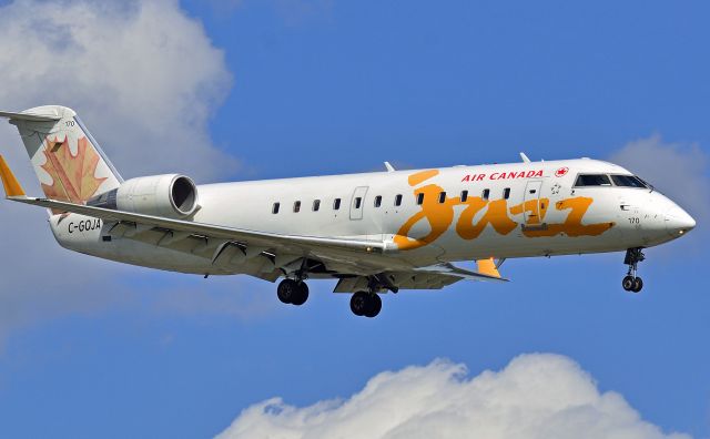 Canadair Regional Jet CRJ-200 (C-GOJA)