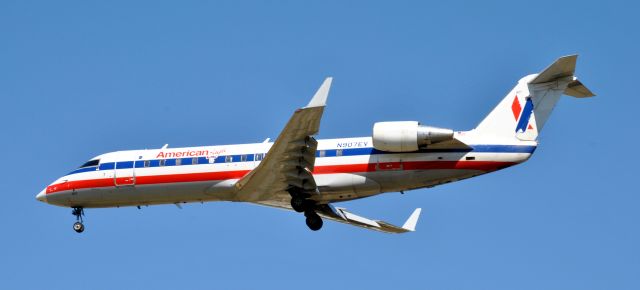 Canadair Regional Jet CRJ-200 (N907EV)