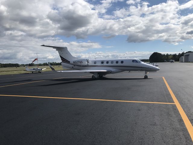 Embraer Phenom 300 (N327QS)