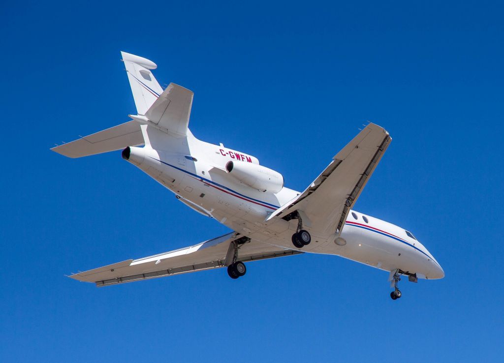 Hawker 800 (C-GWFM)