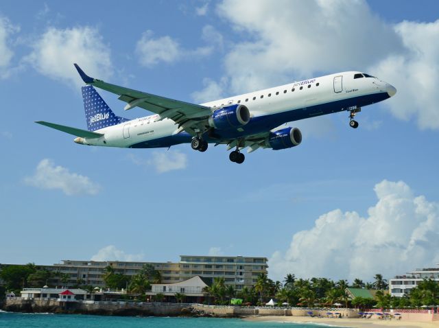 Embraer ERJ-190 (N298JB)