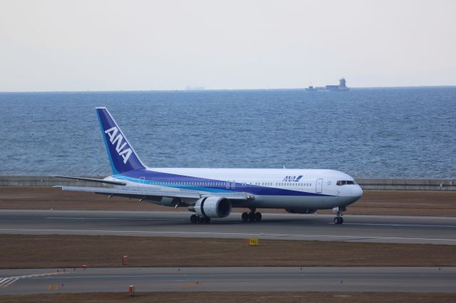 BOEING 767-300 (JA8368)