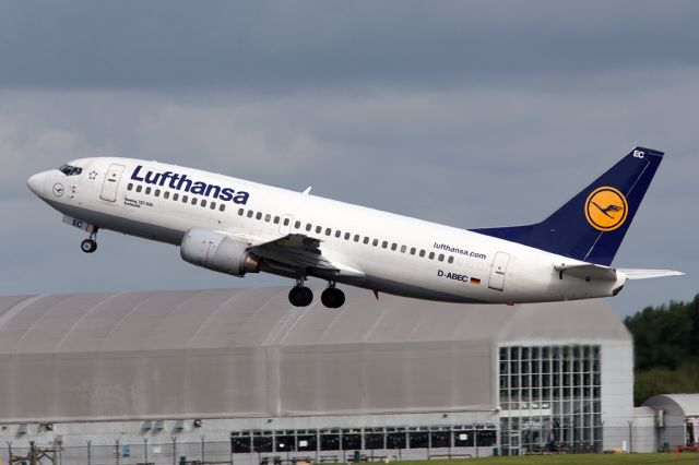 BOEING 737-300 (D-ABEC) - DLH941 departing for Frankfurt, the B737-300 a change from the usual Airbus.