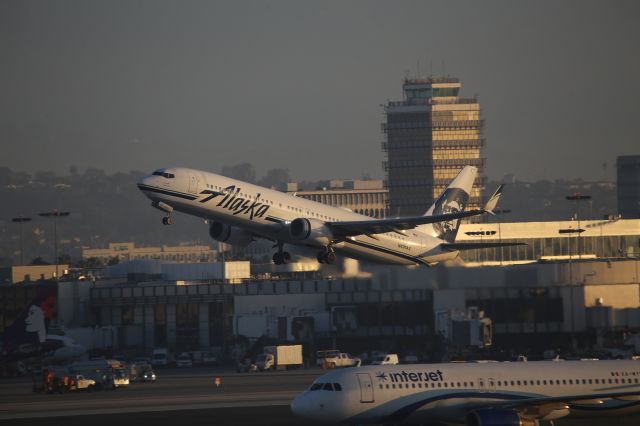 Boeing 737-900 (N491AS)