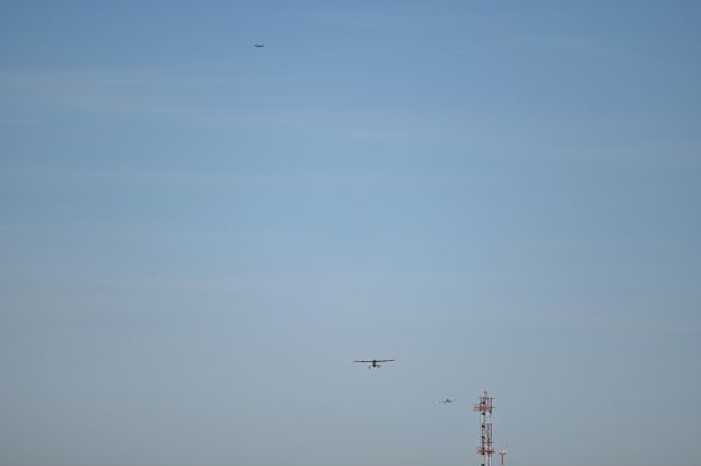 Cessna Skyhawk (N916PB) - 2-27-2022 - End of Runway 35R/17L