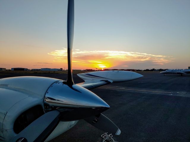 Cessna 421 (N421KT)