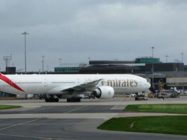 Boeing 777-200 (A6-ECE) - 777-36HER A6-ECE