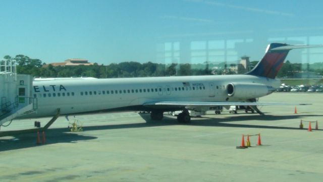 McDonnell Douglas MD-88 —