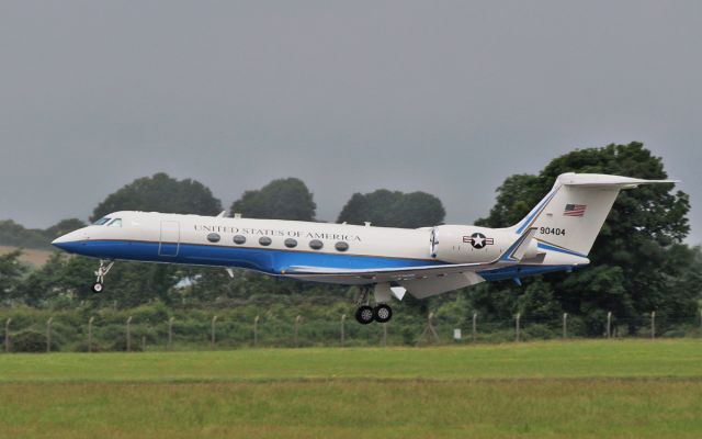 99-0404 — - usaf c-37a 99-0404 about to land at shannon 11/6/16.