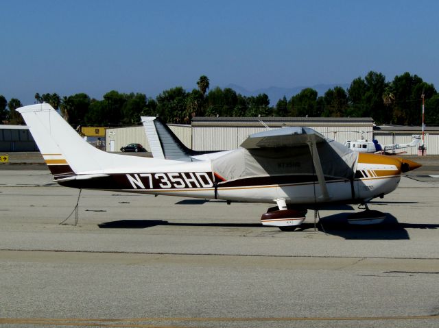 Cessna Skylane (N735HD) - On the ramp 