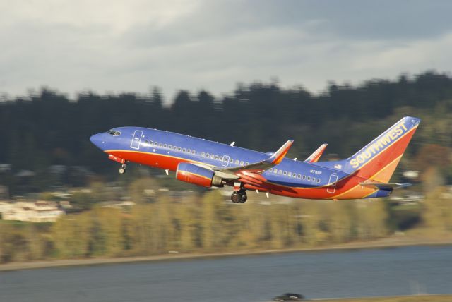 Boeing 737-700 (N7811F) - WN3114 PDX-DEN 11/28/22