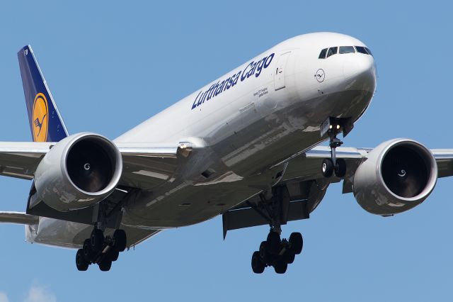 BOEING 777-200LR (D-ALFB) - GEC8164 from Frankfurt via Toronto. 