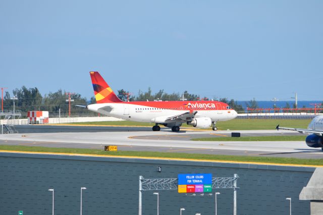 Airbus A319 (N691AV) - Taxiing to RWY 28L