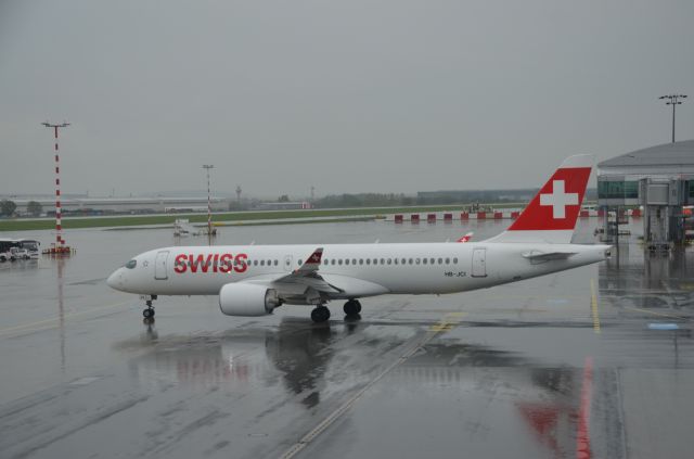 Airbus A220-300 (HB-JCI)