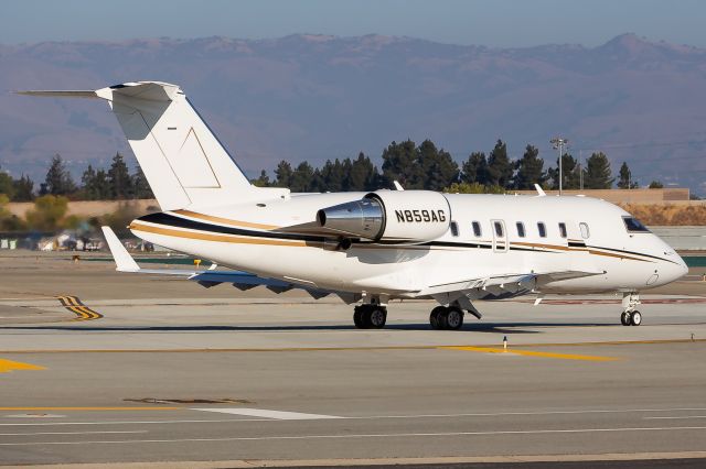 Canadair Challenger (N859AG)